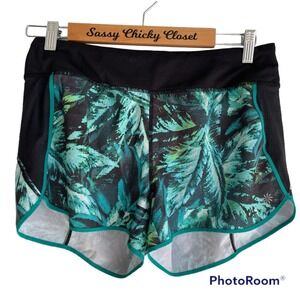 Athleta Ladies Athletic "Track This Run" Shorts‎ in Nepali Teal, M